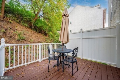 Building Photo - 434 W 5th Ave