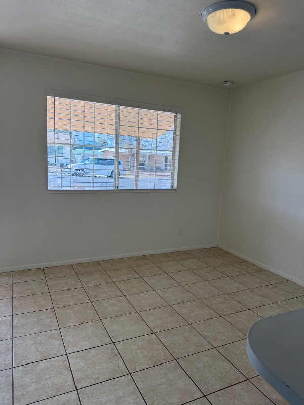 Building Photo - 2237 Davis Ave