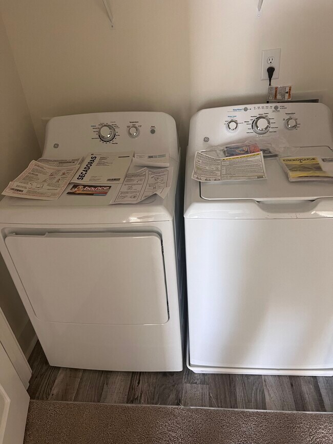 Building Photo - 6444 Scudders Dr