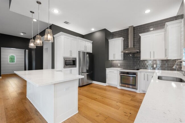 Building Photo - 13708 Golden Wave Loop