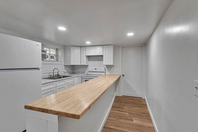 Building Photo - 540 Hill Ave