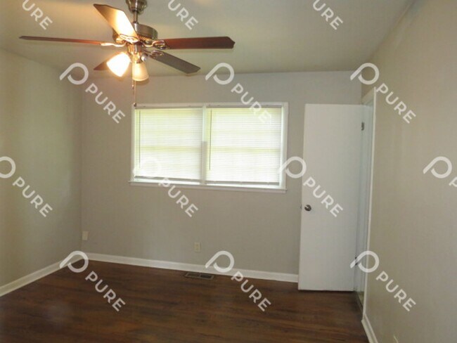 Building Photo - 2217 Linde St NW