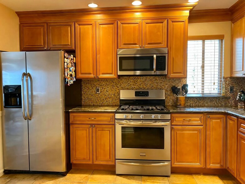 Building Photo - 185 Woods Edge Dr