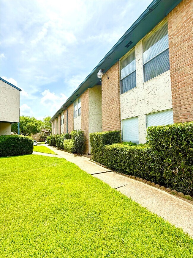 Building Photo - 8360 Jorine Dr