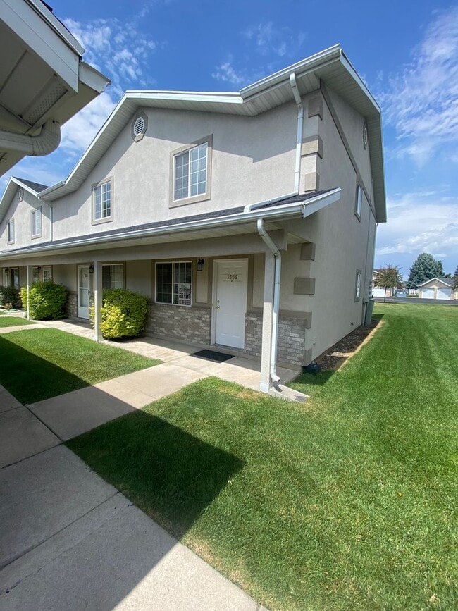 Primary Photo - 1556 Talon Dr