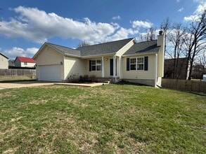 Building Photo - Beautiful spacious home in Waynesville