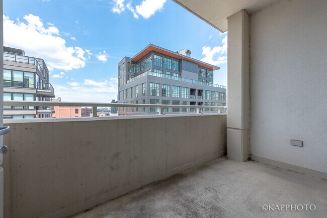 Building Photo - 909 W Washington Blvd