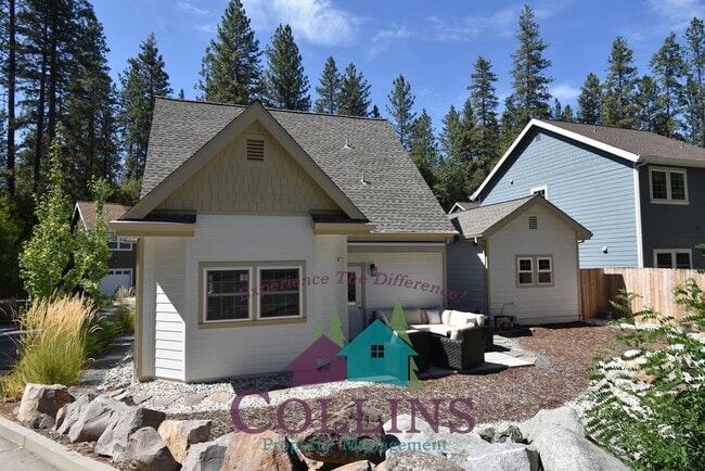 Building Photo - 215 Pello Ln