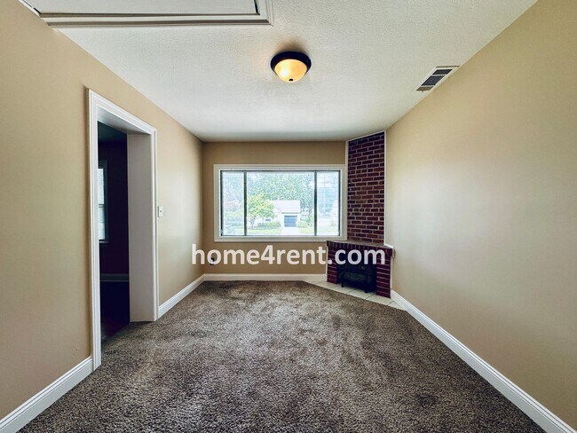Building Photo - Adorable Ranch in Roeland Park w/ Wood Flo...