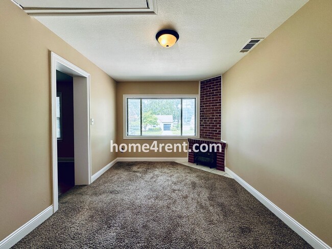 Building Photo - Cozy Ranch Style Home in Roeland Park w/ W...