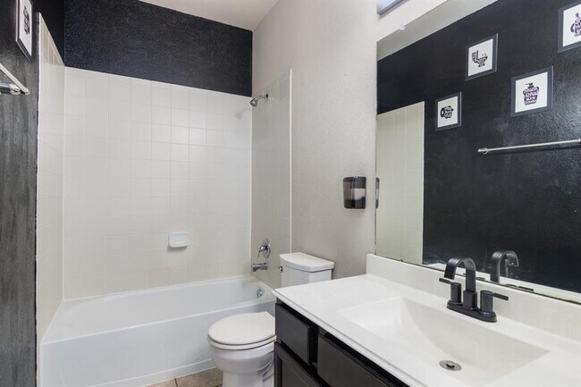 Building Photo - 3123 Hurst Green Ln