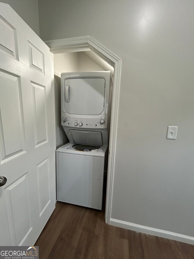 Building Photo - 1635 2nd St