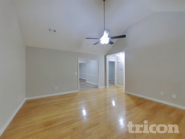 Building Photo - 2108 Montgomery Ln