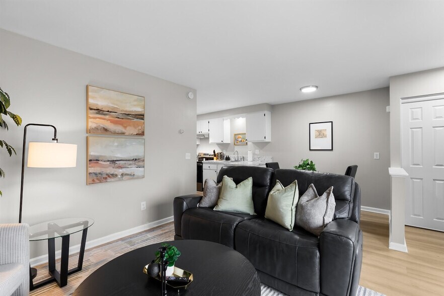 Building Photo - 55 Hollywood Ct