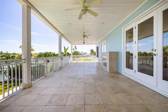 Building Photo - 821 Bay Point Dr