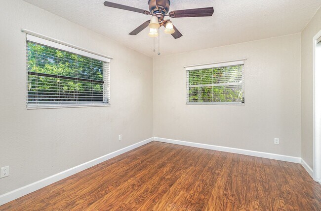 Building Photo - Completely Remodeled 3 Bed 2 Bath 1 Car Ga...