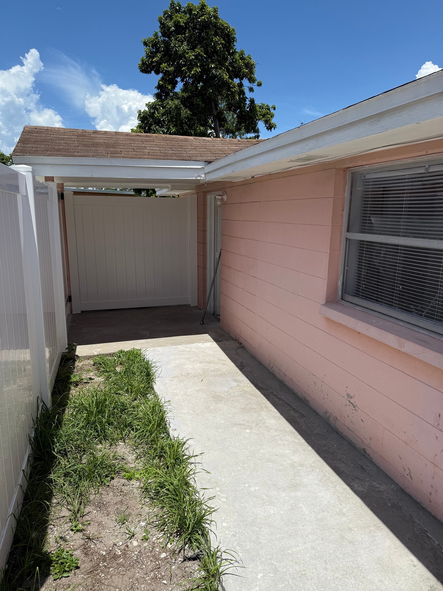 Building Photo - 2911 W Woodlawn Ave
