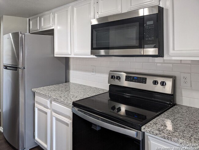 Building Photo - 5528 ALLBROOK