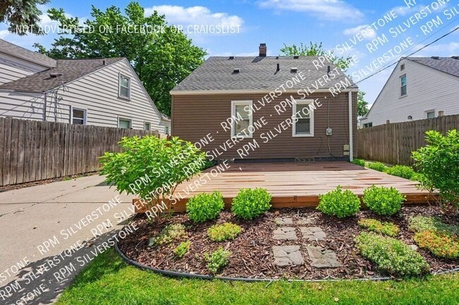 Building Photo - 1403 N Altadena Ave