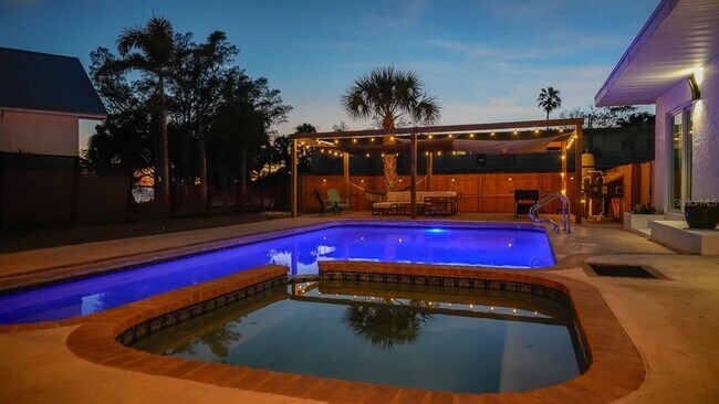 Building Photo - 4739 Baywood Point S