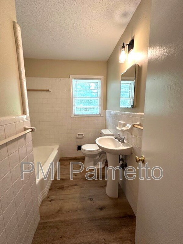 Building Photo - 529 Skyland Dr