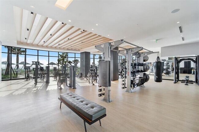 Building Photo - 1116 N Ocean Blvd