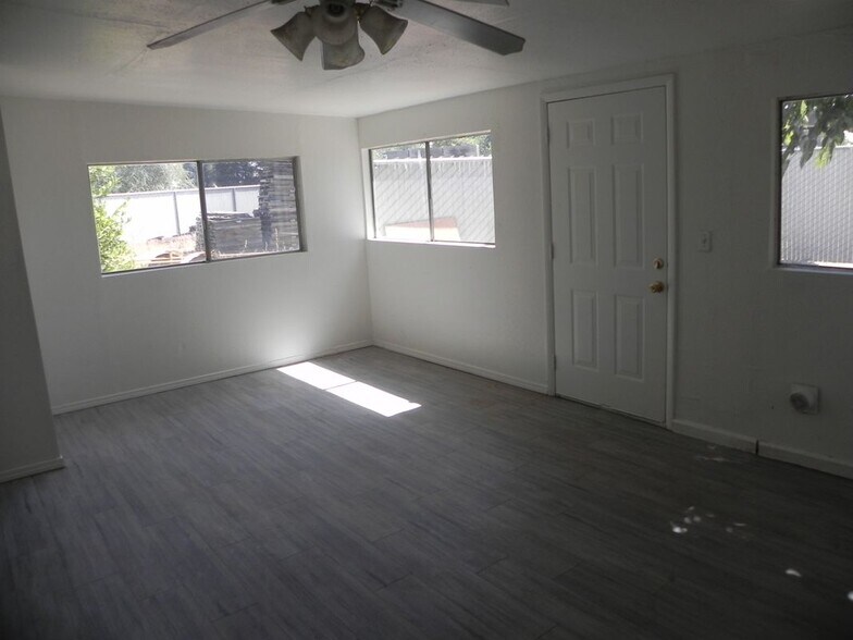 Building Photo - 12555 S Henderson Rd