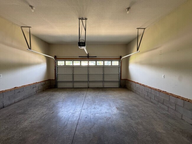 Building Photo - 371 Andrew Dr