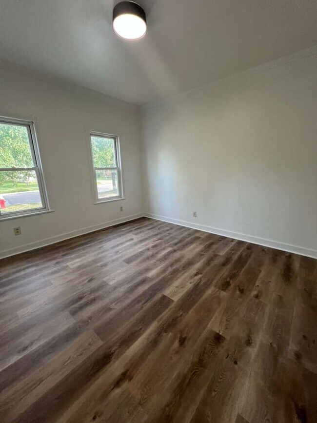 Building Photo - Updated 3-Bedroom Single-Family Home in th...