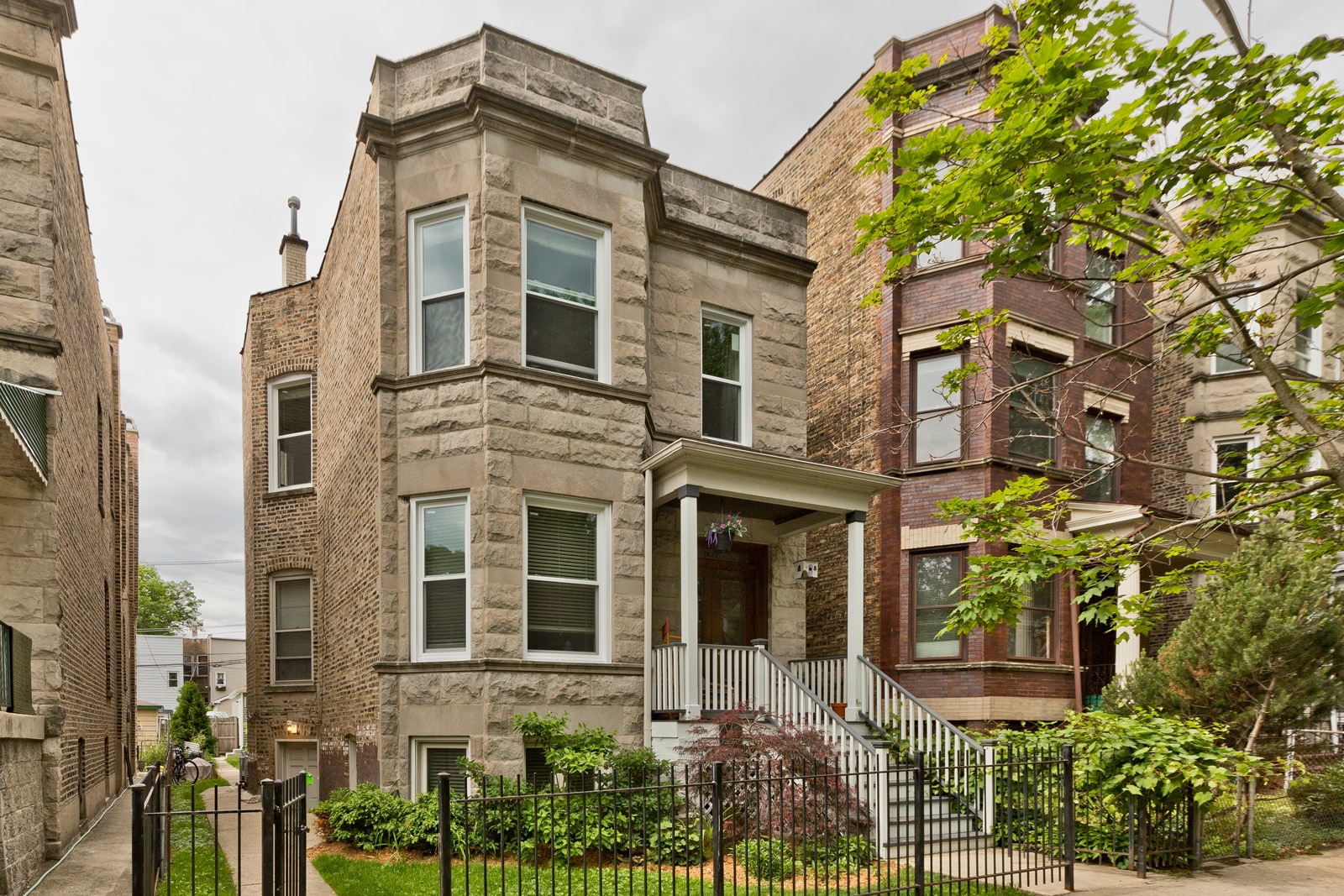 Building Photo - 1427 W Winona St