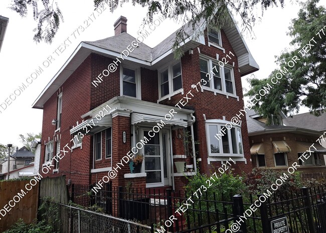 Building Photo - 8723 S Racine Ave
