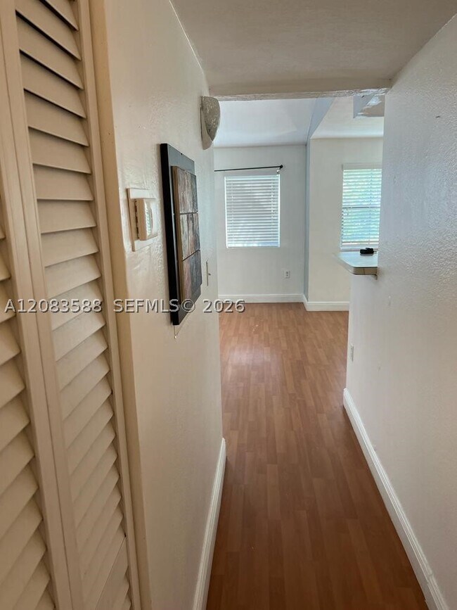 Building Photo - 10581 SW 155th Ct