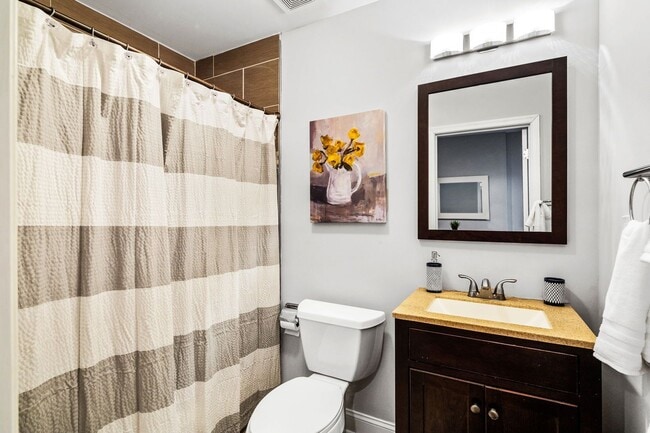 Building Photo - 2551 Grays Ferry Ave