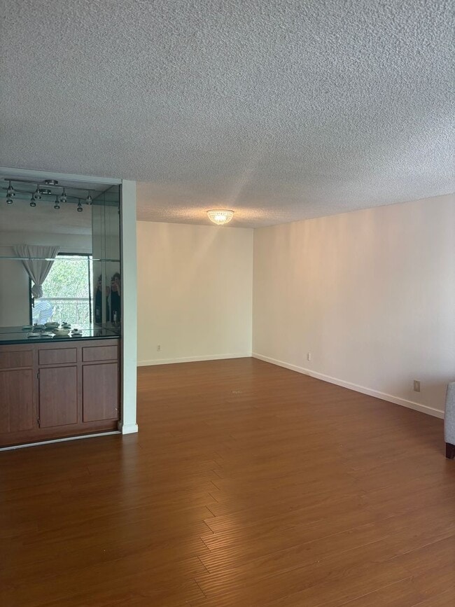 Building Photo - Spacious Upgraded Condo in The Keys – Walnut Creek