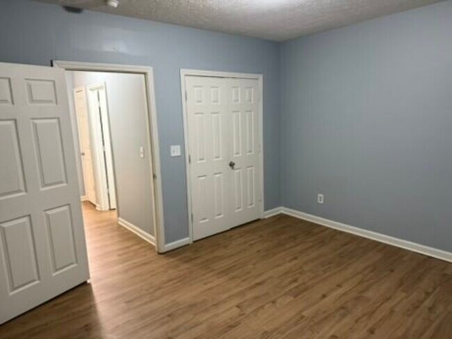 Building Photo - 1612 W Market St