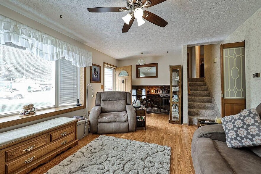 Building Photo - 5938 Fairdale Dr