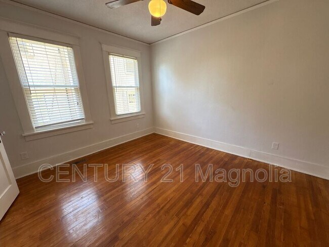 Building Photo - 1112 Troupe St
