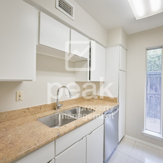 Building Photo - $1099! Updated 1-Bedroom Condo Near Pool. ...