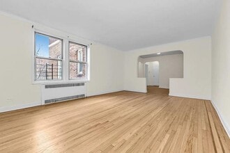Building Photo - 2 bedroom in KEW GARDENS NY 11415