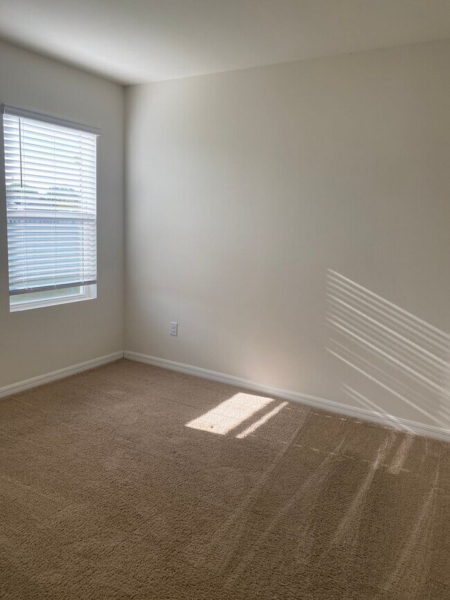 Building Photo - Welcome Home! 3BR/2BA Single-Family Home w...