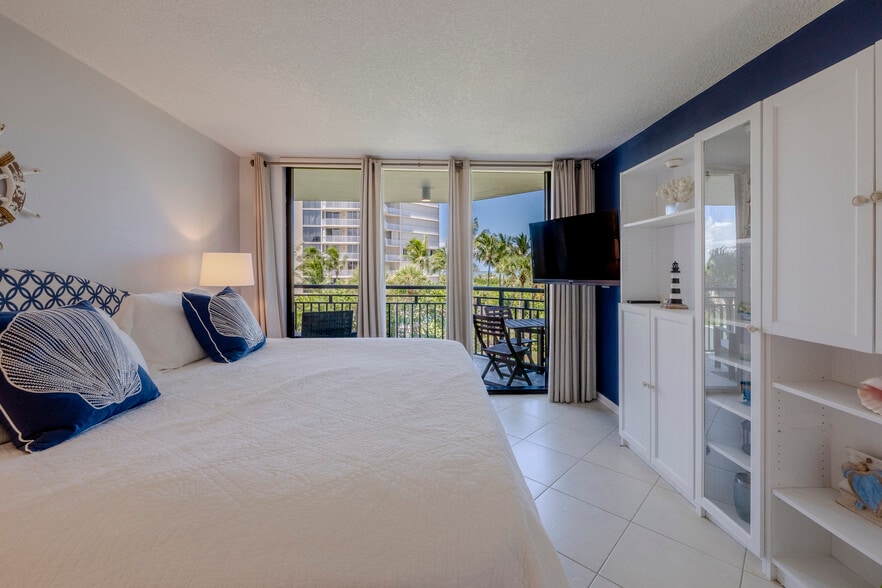 Primary room - 2800 N Highway A1A
