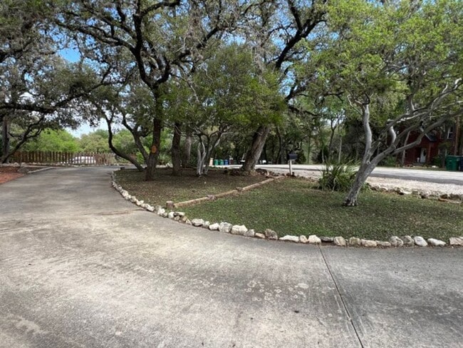 Building Photo - 10267 Mount Crosby Dr