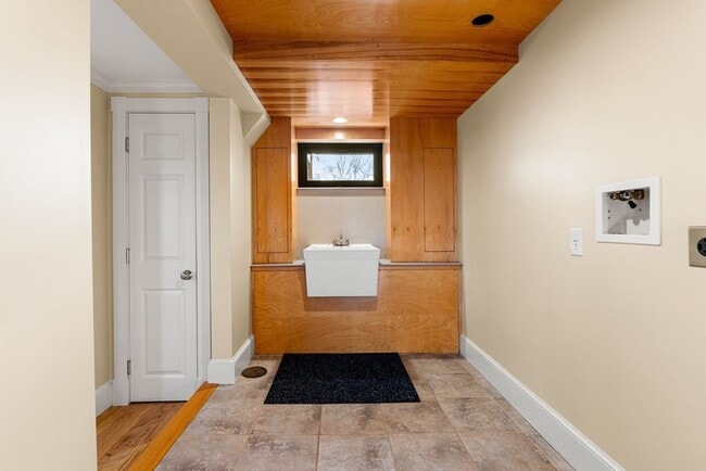 Building Photo - 30R Harbor St