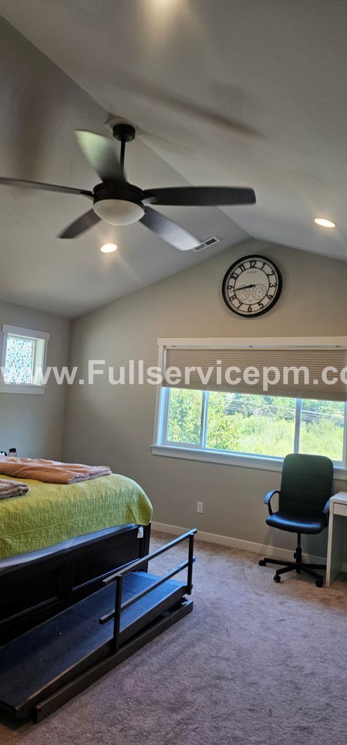 Building Photo - Newer Incredible home with all the amenities!