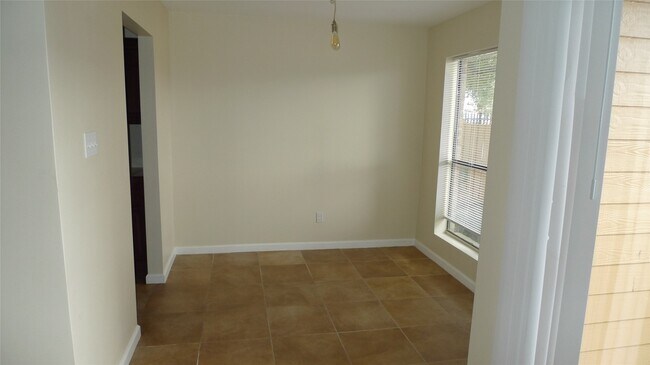 Building Photo - 16111 Aspenglen Dr