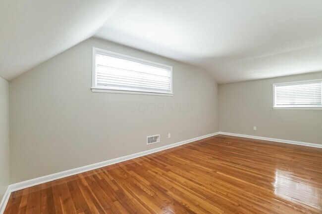 Building Photo - 298 Pineview Dr