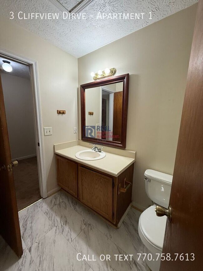 Building Photo - 3 Cliffview Dr SE
