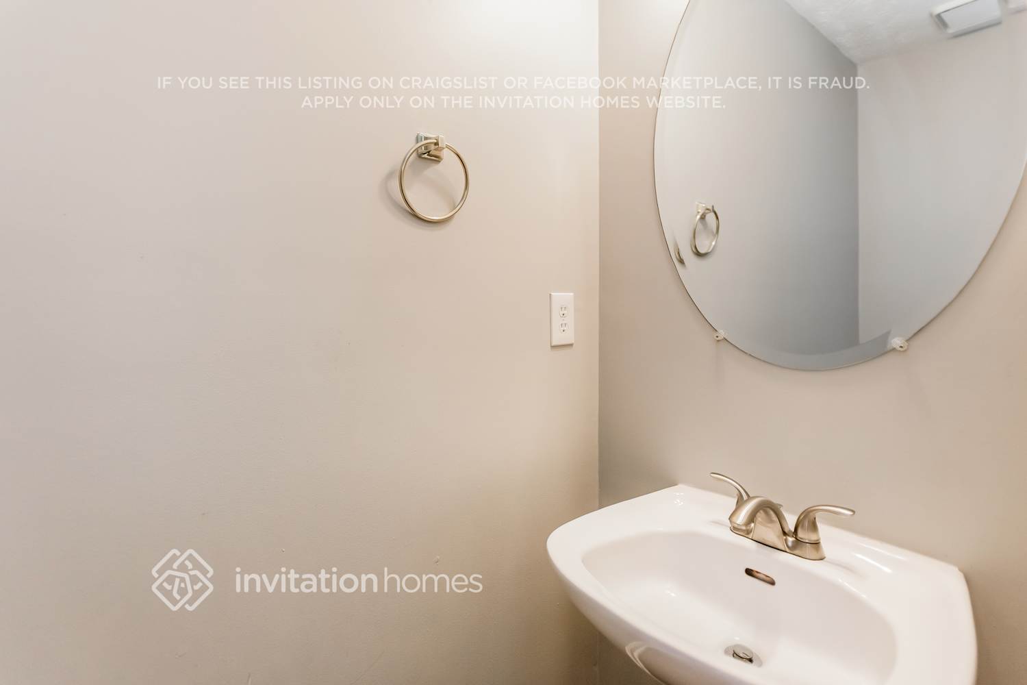 Building Photo - 28 Whitlock Square SW