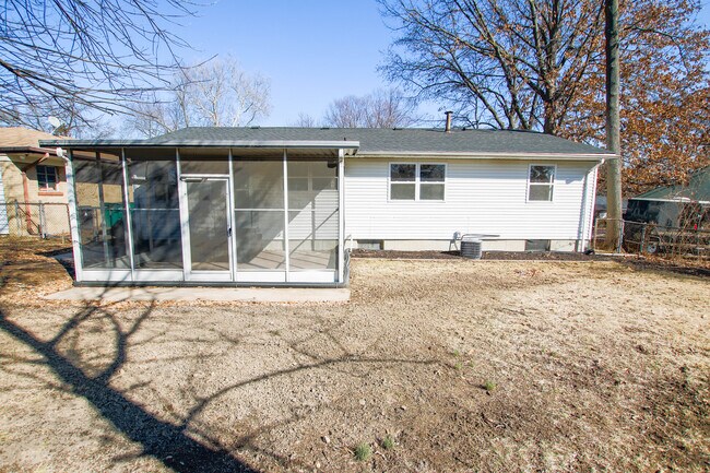 Building Photo - 1419 Drayton Ave