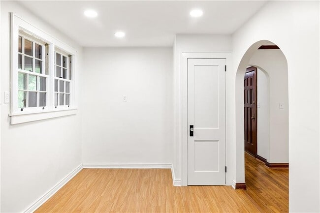 Building Photo - 889 Milam Cir